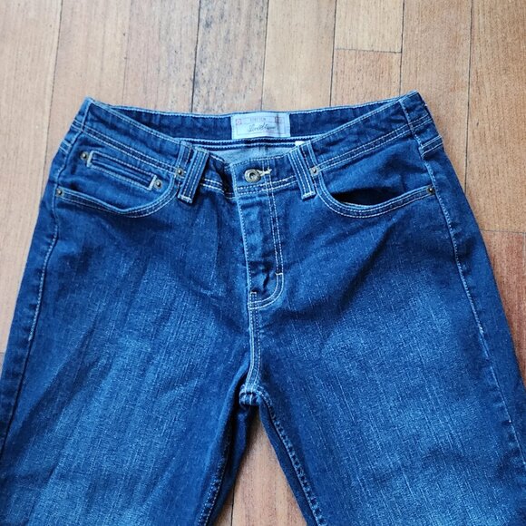 Signature by Levi Strauss Dark Wash Denim Cropped Jeans Size 10 - Picture 6 of 15
